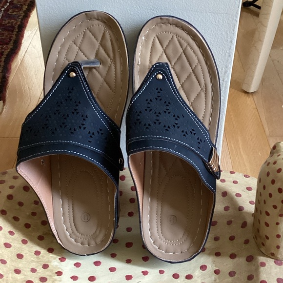 Black wedge thong Sandals - Picture 2 of 7